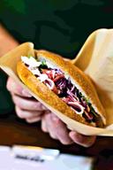 Sandwich rustique en main